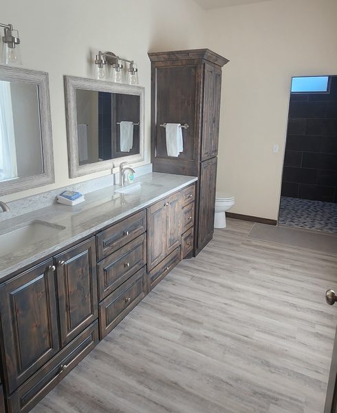 Double vanity bathroom