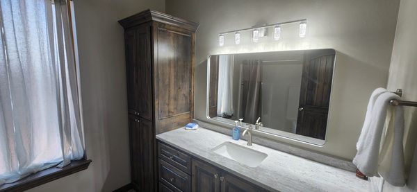 Bathroom vanity